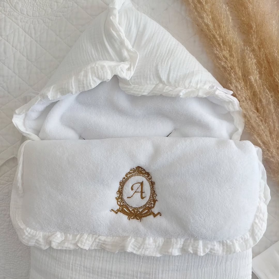 nid d'ange blanc brodé personnalisé