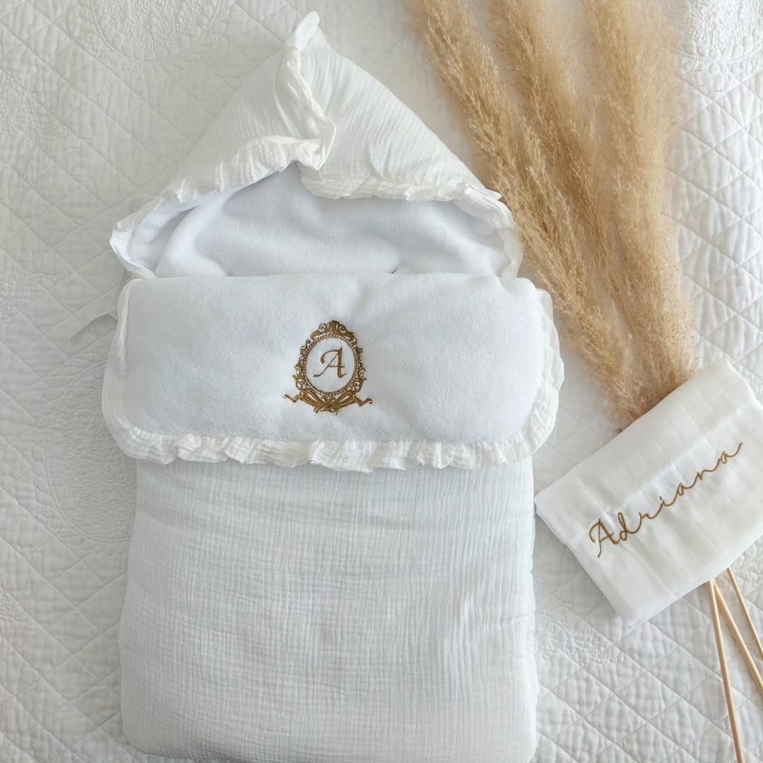 nid d'ange bébé broderie personnalisé or